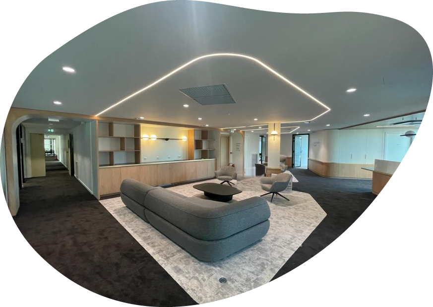 Espace d’accueil de bureaux aménagé par CRLC